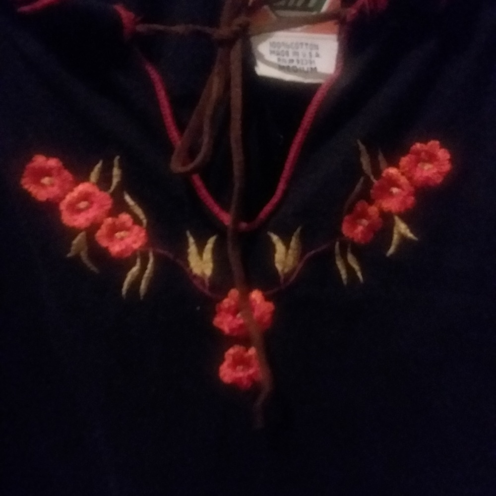 Embroidered Red Flower Ruched Top - Picture 3 of 4